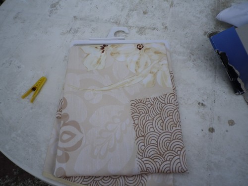 Une nappe ronde - une,