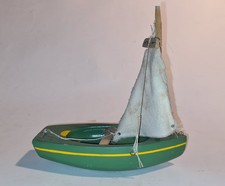 JOLI PETIT BATEAU de BASSIN EN