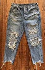AMERICAN EAGLE AE Tomgirl Ripped Stonewashed Button Fly Jeans Womans Size 12
