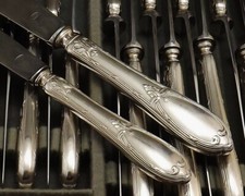MENAGERE 24 LOUIS XVI STYLE KNIVES SILVER METAL STAINLESS BLADES CIRCA 1950
