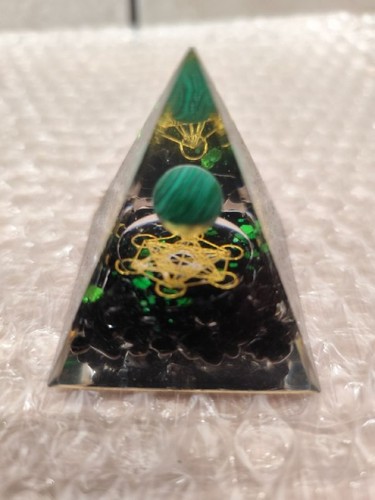 Pyramide orgonite malachite - pyramide,