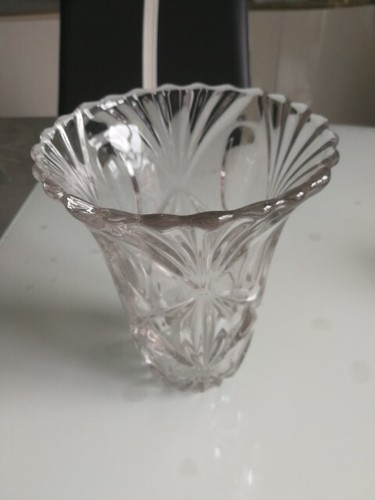 Vase transparent légèrement - transparent,