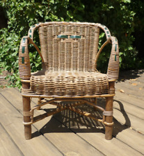 Fauteuil en osier ancien pour enfant ou poupée