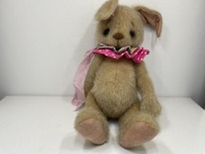 Peluche d'artiste lapin 20 cm. - Excellent état.