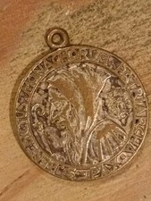 Médaille Religieuse Ancienne St Benoît Protecteur Du Mal. 