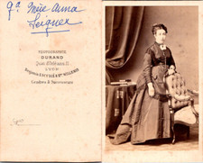Durand, Lyon, Une femme à la belle robe en pose, Grand-mère Anna Seigner Vintage
