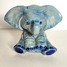 Eléphant assis Poterie Grès Betschdorf (Alsace) Gris-Bleu Excellent Etat signé