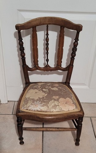 Ancienne petite chaise enfant - petite,