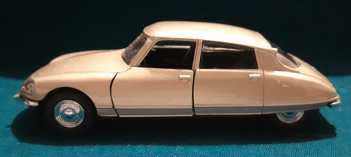 Voiture miniature 40e - voiture,