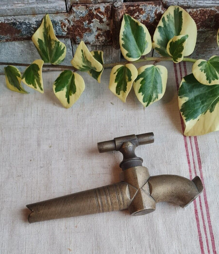 Ancien gros robinet - robinet, en