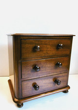 COMMODE DE POUPÉE ANCIENNE