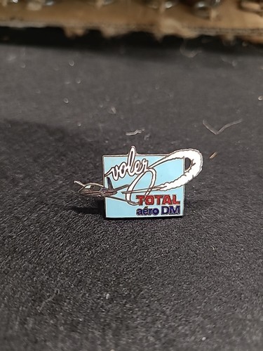 Pin avion total aéro dm - pin's,