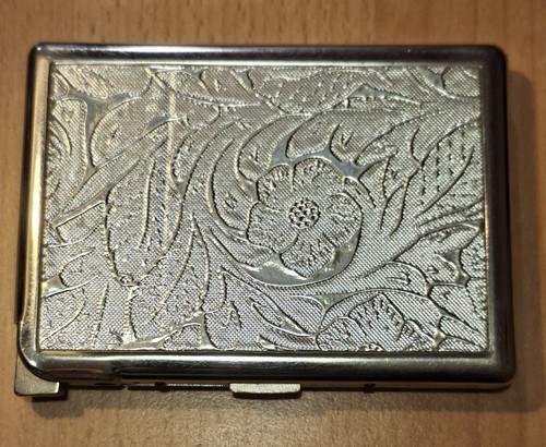 Boîte cigarettes gravée - boîte,