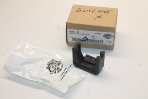 Shrould exhaust actuator pour - shrould,