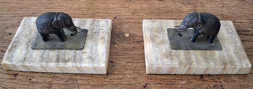 Petits elephants serre - petits,