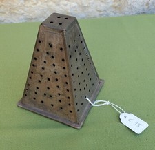 ANCIEN MOULE À FROMAGE