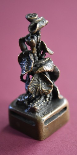 Statuette sceau en bronze - statuette,