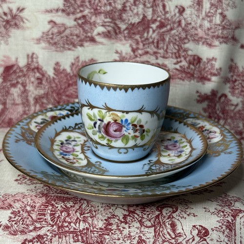 Tasse soucoupe assiette