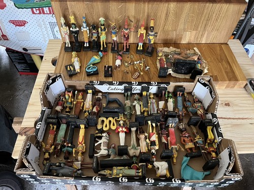 Collection figurines - 37+12,