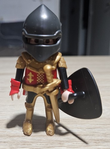 Figurine chevalier doré - figurine,