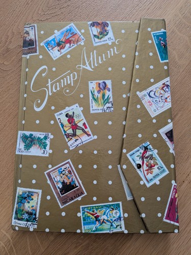 Album avec 330 - , timbres