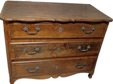 Commode provençale meuble ancien 19°S , en noyer .
