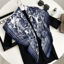 Foulard de luxe en soie noire