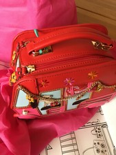 VENDULA LONDON 2019 : sac à main modele TUK TUK neuf, étiqueté valeur 170€