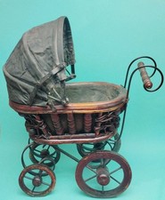 Landau poupée Ancien Bois Et Rotin. 