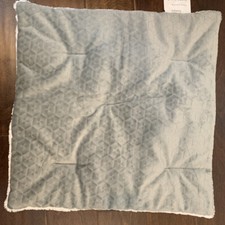unbranded, warm, chair cushion/ pet bed, Color: white/gray, Size: 18" x 18"