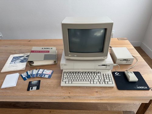 Commodore amiga 1000 with 1080 - commodore,
