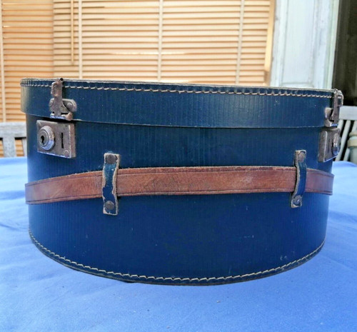 Ancienne boîte chapeau en - boîte,