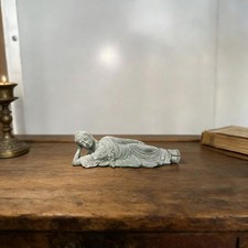 Statue de Bouddha couché