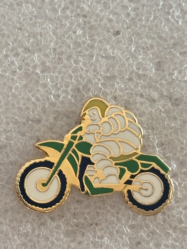 Pin bibendum michelin - bibendum, moto
