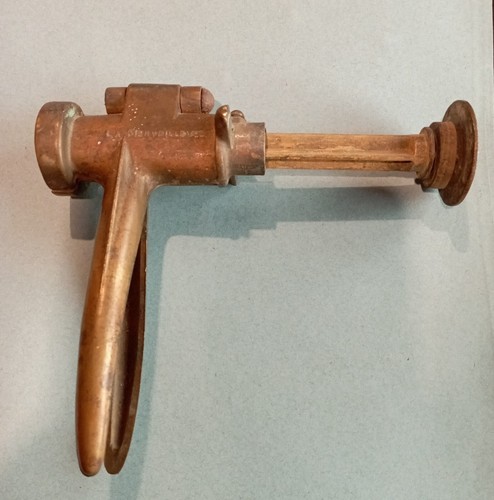 Ancienne boucheuse - ancienne,