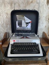 Ancienne Machine A Écrire