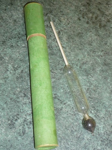 Densimetre pese lait dans son