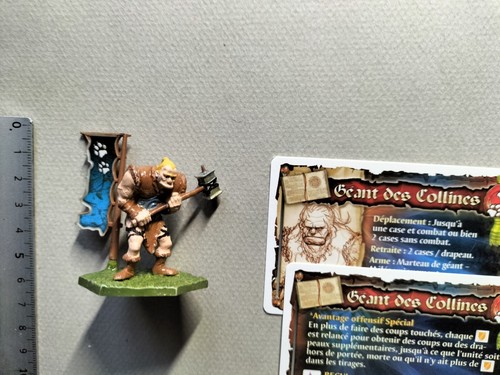 Geant des collines miniature - ,