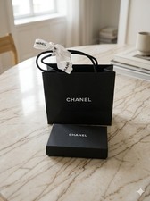 Boite CHANEL vide 16x10x4+ sac