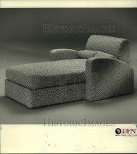 1986 Press Photo Art-deco inspired steamer chaise from Jay Spectre Collection
