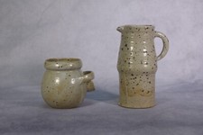 Ensemble de 2 céramiques en grès pyrité, pot et pichet signés Lanusé / Fégréac