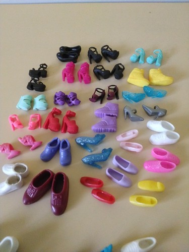 Lot paires de chaussures - 26,