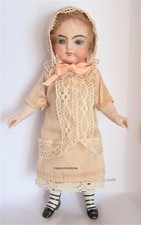 Petite mignonnette en porcelaine de 15cm- REPRODUCTION-FRANCE POUPEES