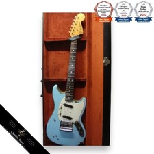 Guitare électrique vintage FENDER Mustang avec étui