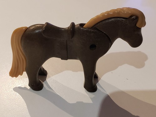Poney avec selle - selle, /