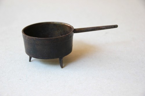Petite cassolette fonte - fonte, (?)
