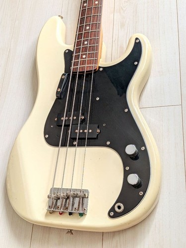 Guitare basse électrique