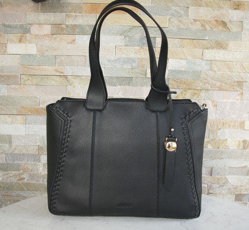 Liu sac main - À, À