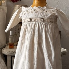 Robe longue ancienne bébé