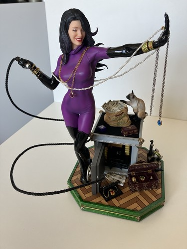 Comics catwoman statue xm - catwoman,
